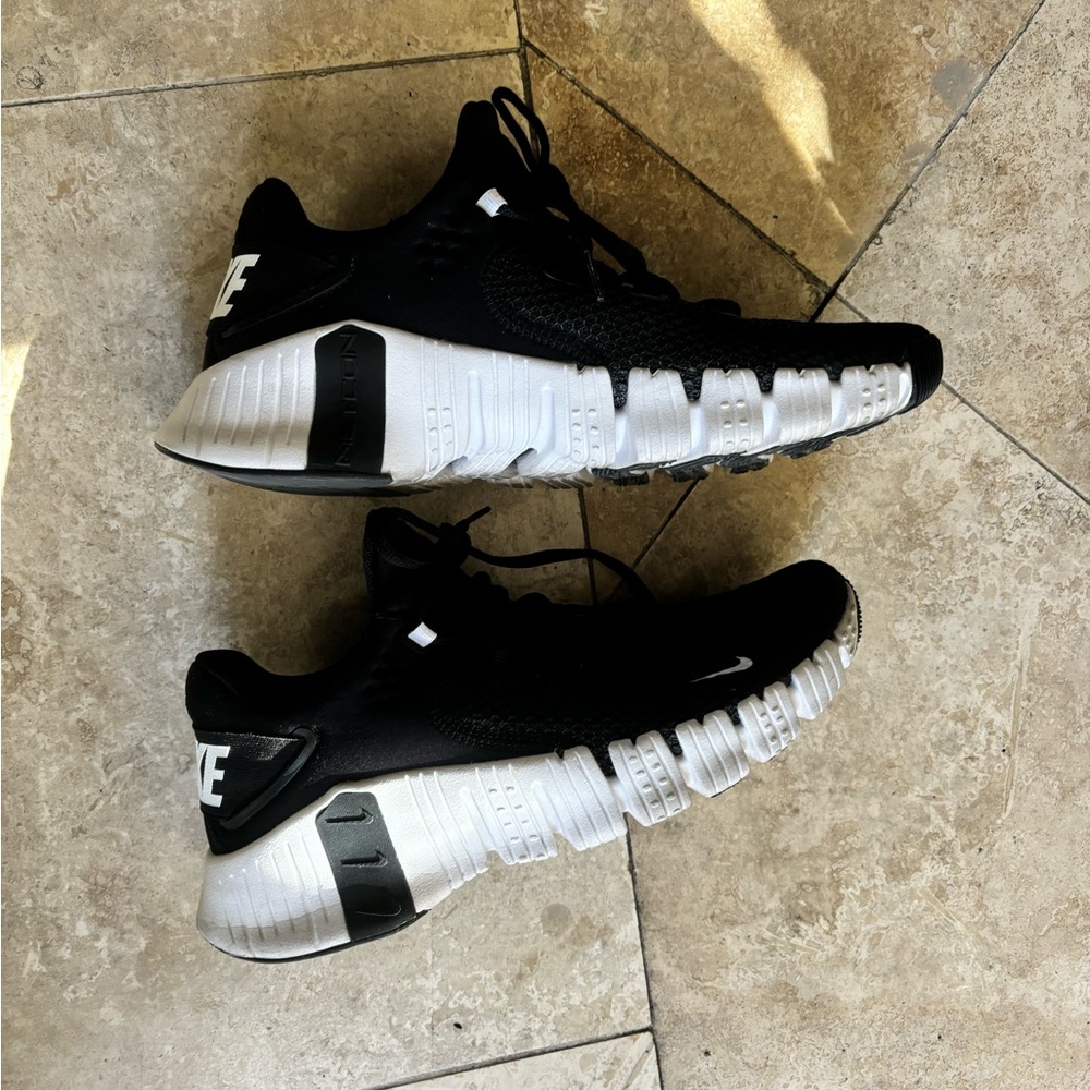 Women’s Nike Metcon black white lightly worn size 11.5
